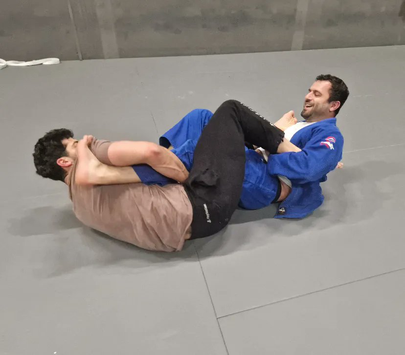 apex_jiu_jitsu's tweet image. Guess who secretly did some extra homework and watched some techniques at home 😂🫡

#apexjiujitsu #bjj #enschede #enschedesport #enschedezuid #saxionenschede #utwente #friends #community #leglocks