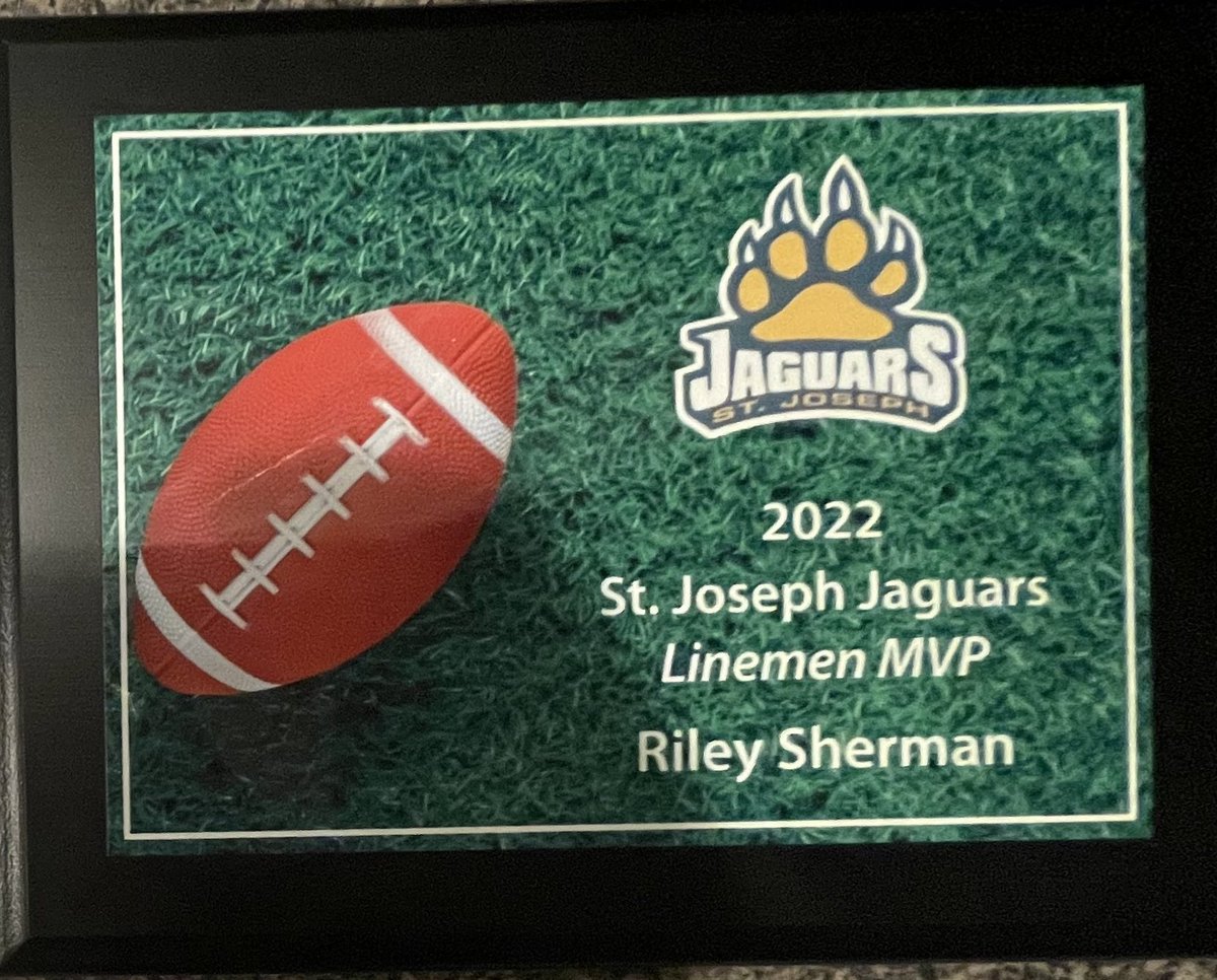 Blessed to be named first team all city aswell as linemen MVP for St Joes. Thank you to all of the coaches who have helped me throughout the season.
<a href="/GridironCamp/">Victor Tedondo - Gridiron Academy</a> <a href="/OttawaHSFball/">OttawaHSFootball</a>