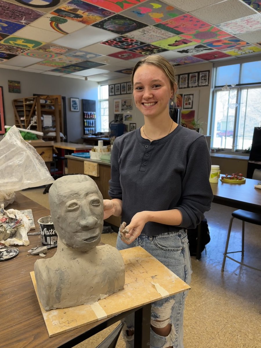 chelsiemeyer's tweet image. This girl is working hard on her Medusa head that she is going to try to enter into the North Central Art Conference show! #artsed #IFACadetPride