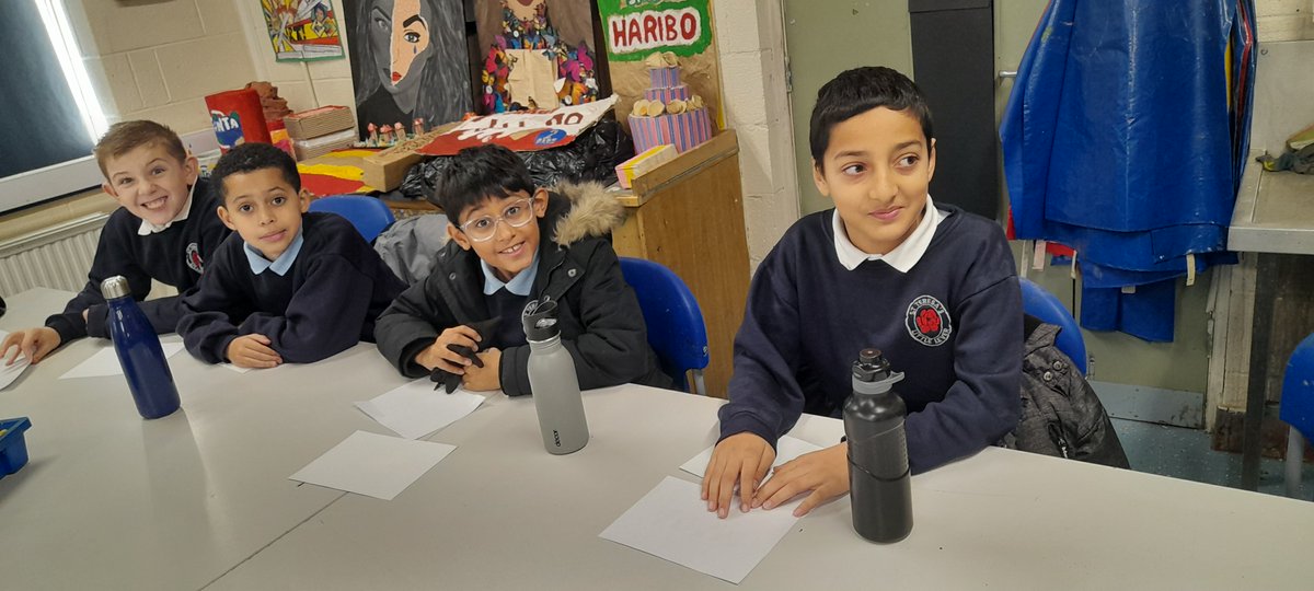 StTeresasLL's tweet photo. Year Five experienced a high school Art lesson at @MSJBolton this morning!  Huge thanks for making us feel so welcome. https://t.co/aj2pEoIUfr