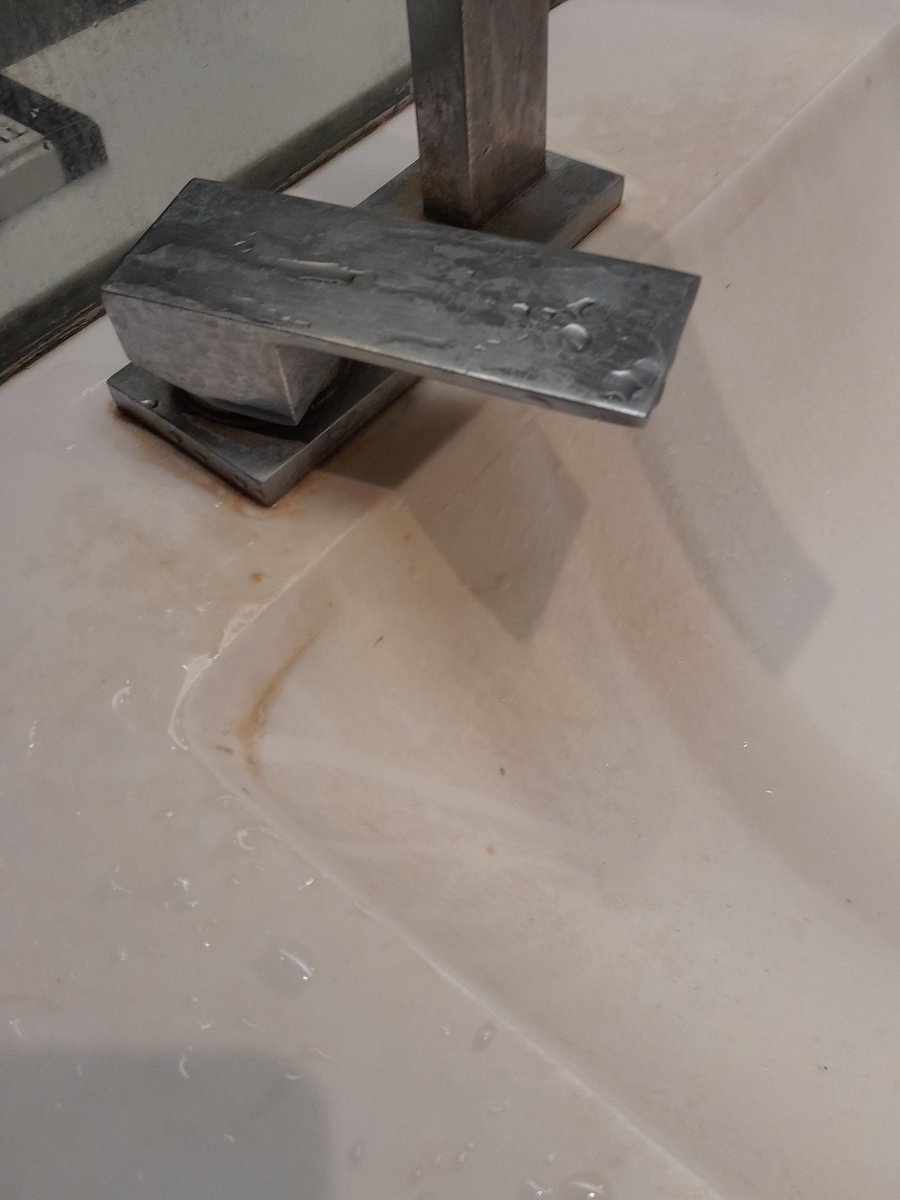 AnjooMohun's tweet photo. Look at the mould and dirt @parkhotels! I only stay at the Park in every city. The Hyderabad one is the pits. Staff worst! @priyapaul. https://t.co/rhDA2LCrwm