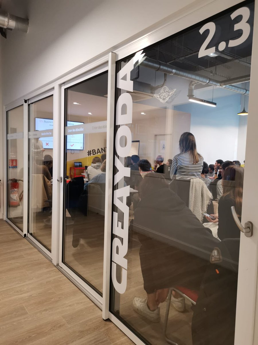 We_Forge's tweet photo. 🎤 Les étudiants de la Majeure Entreprenariat @ESSCA_Ecole en mode pitch final au 25 rue Lenepveu #Banzaiii #BusinessProject https://t.co/vTyd9dMm5R