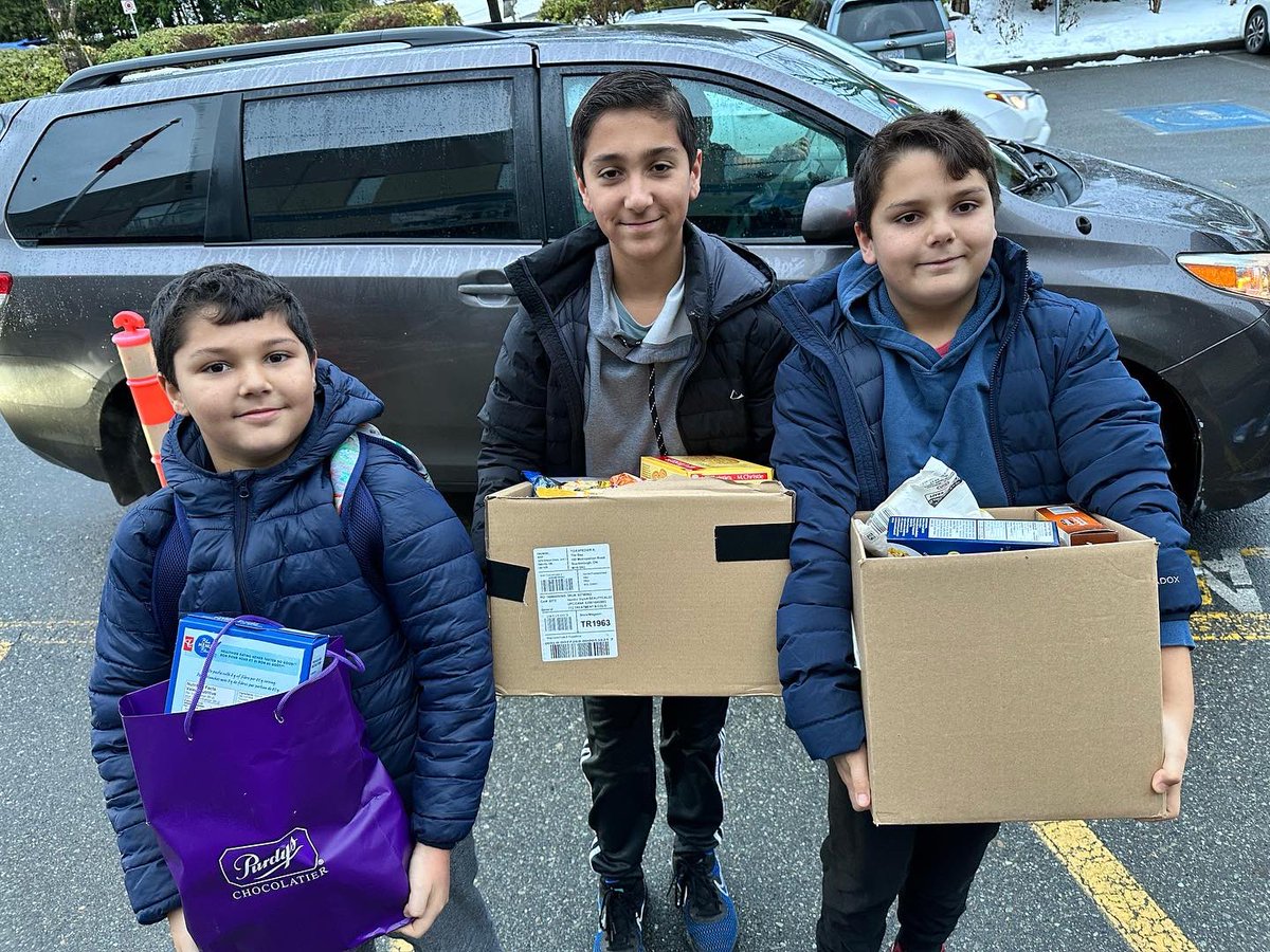 1/3 Great job #meielementary !! Food pouring in for the <a href="/AbbyFoodBank/">Archway Food Bank</a> #wearemei 🦅
