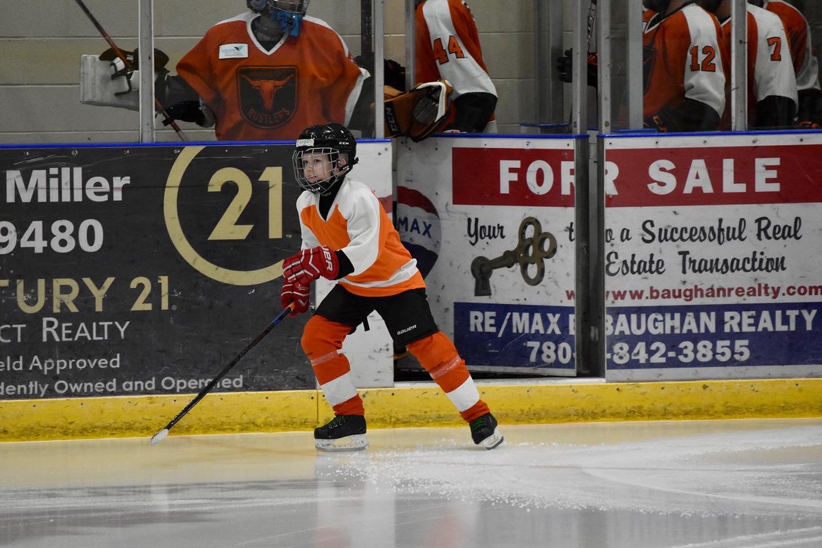 WWRustlers's tweet photo. Honorary Captain Keegan Henry, plays on the U9 Bisons. His favourite pre game meal is Nutella on toast, and in his free time Keegan likes to shoot pucks, play hockey, swim and snowmobile. Keegan’s favourite Rustler is Carson “Jamesy” James.
#WWRustlers https://t.co/GB1qmzGtFS