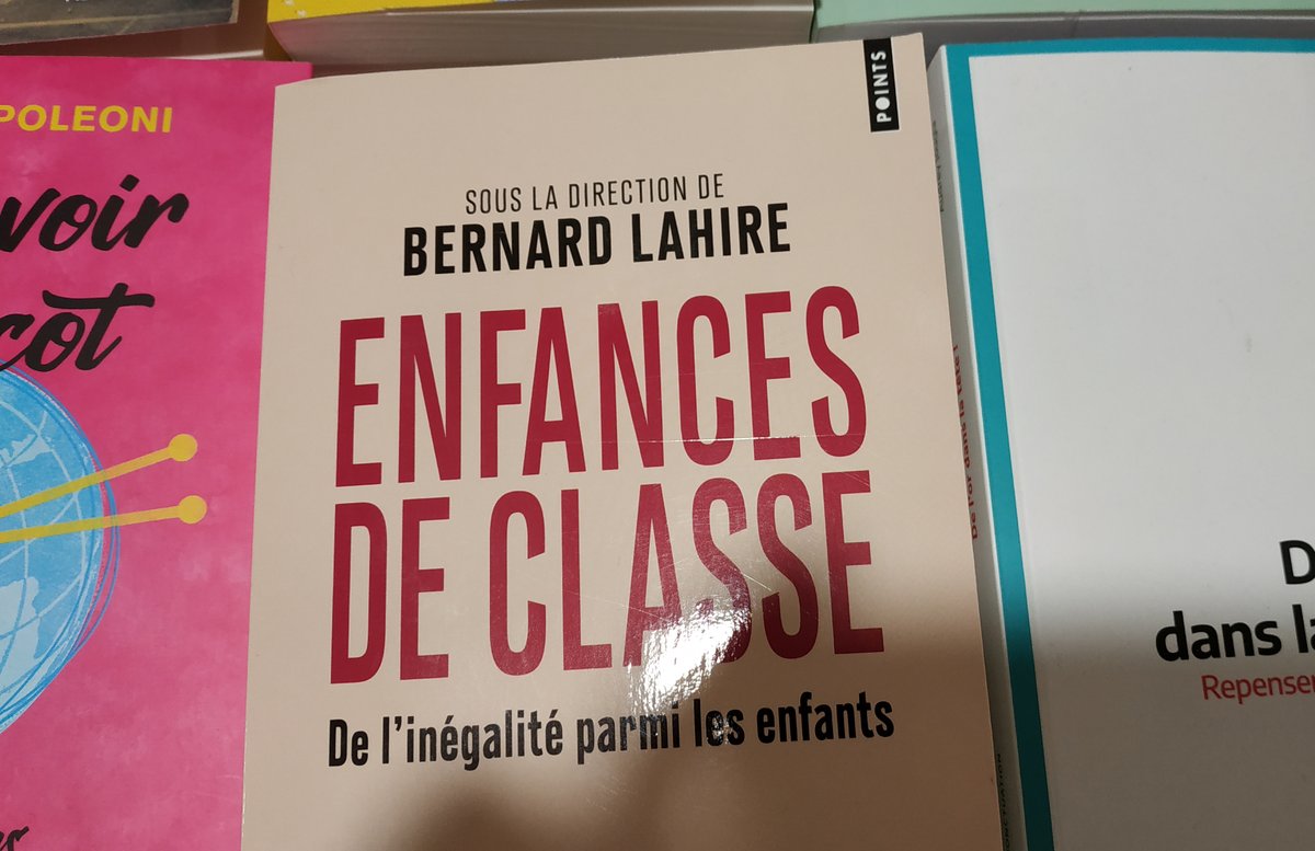[ LECTURE HAUTEMENT RECOMMANDEE ] de "Enfances de classe" (dirigé par le sociologue Bernard Lahire) à qui fréquente les moins de 6 ans. Il vient de sortir en poche (<a href="/EditionsPoints/">Éditions Points</a>)  : c'est passionnant, éclairant, et facile à lire.