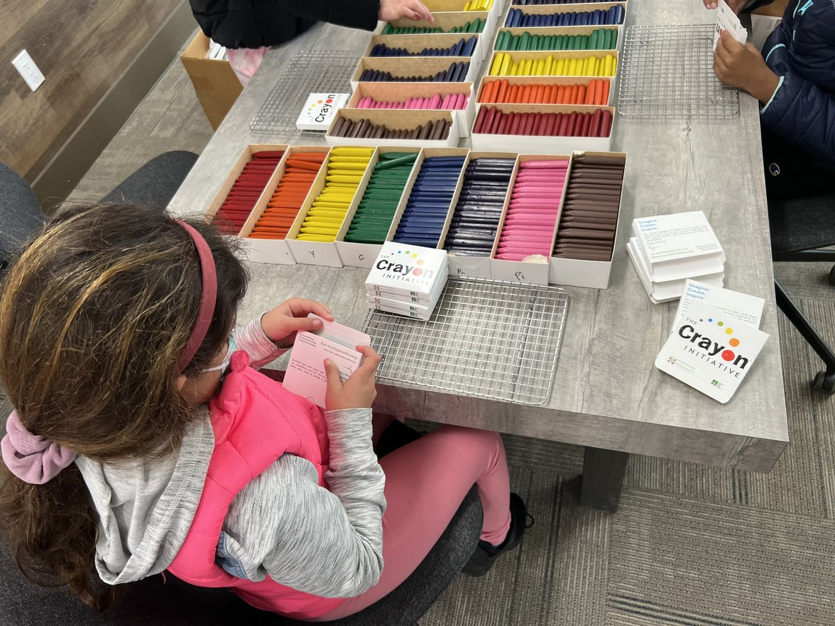 NAESeagles's tweet photo. CRAYON INITIATIVE with second grade. Thank you to our Academic Boosters (NAAB) for this amazing experience!! These crayons go to children in hospitals who can put them to good use! @NAESeagles @SRVUSD1 @SRVEForg https://t.co/0aC0wLZ0Xp