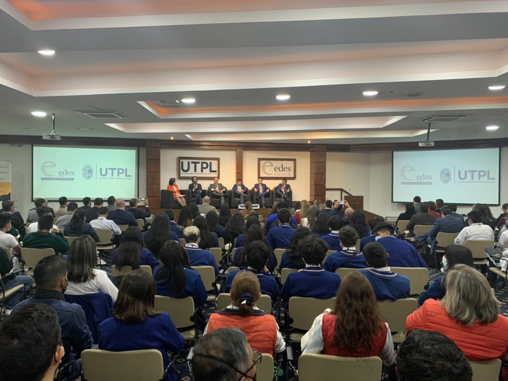 Con 150 asistentes inicia la 2da Jornada Académica en @EDES_BS y <a href="/utpl/">🎓 UTPL</a> inaugurada por <a href="/anitagallardo/">Ana María Gallardo</a> “Oportunidades de inversión, desarrollo productivo y económico de la industria minera en la transición energética” modera María Eulalia Silva Presidenta Ejecutiva <a href="/mineriaecuador/">Cámara de Minería del Ecuador</a>