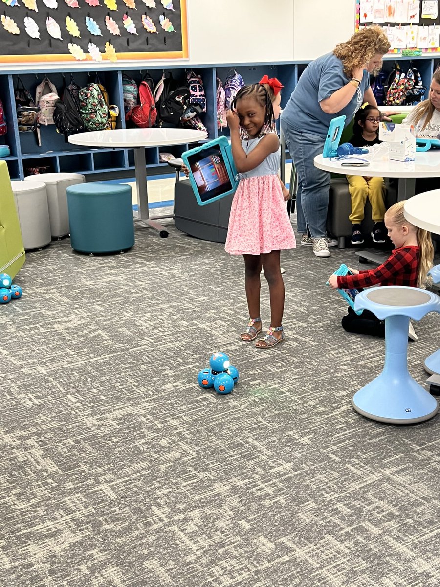 WhitneySBriggs's tweet photo. Robots are on the loose @Robertson_Elem!! Hour of Code fun with @kbullockkinder and @warreni_dlc! #RESUbuntu @FriscoISDTech #FisdWeAreOne https://t.co/OzoRki0l6y
