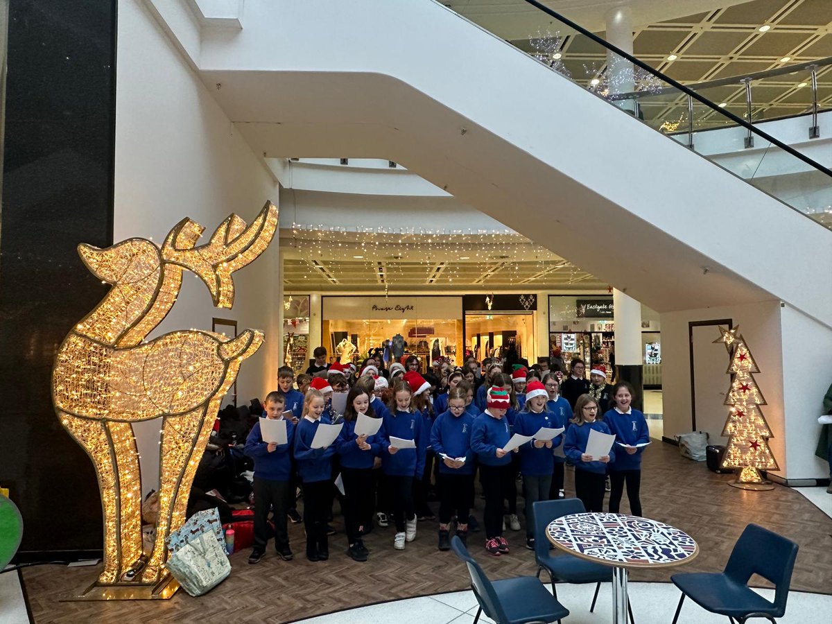 MuirtownP's tweet photo. Our senior pupils were bringing some festive joy to shoppers at the Eastgate Centre this morning with some carol singing. 🎅 https://t.co/ZZ30EUAjio