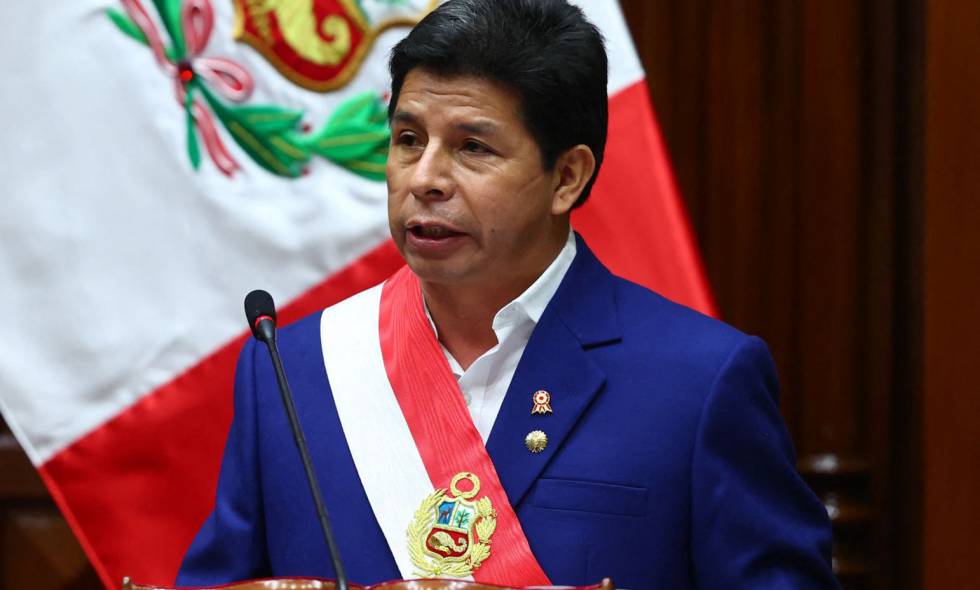 EntreComunicad2's tweet photo. Pedro Castillo decidió dar un golpe de Estado y disolver el Congreso de la República. Además, anunció que convocará a elecciones para que el próximo Parlamento elabore una nueva carta magna.
https://t.co/XCdvpHRC1P https://t.co/q2xDl0lqZG