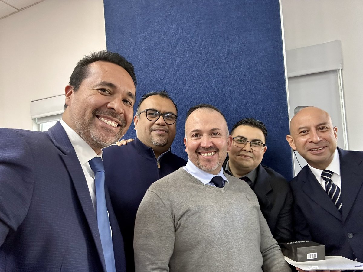 flaviogarfias's tweet photo. Reconocimiento a nuestros compañeros por su antigüedad en el @SomosCeneval y en especial en la Direccion de Tecnologías de la Información y la Comunicación 😎 https://t.co/BFy2B8tIpS