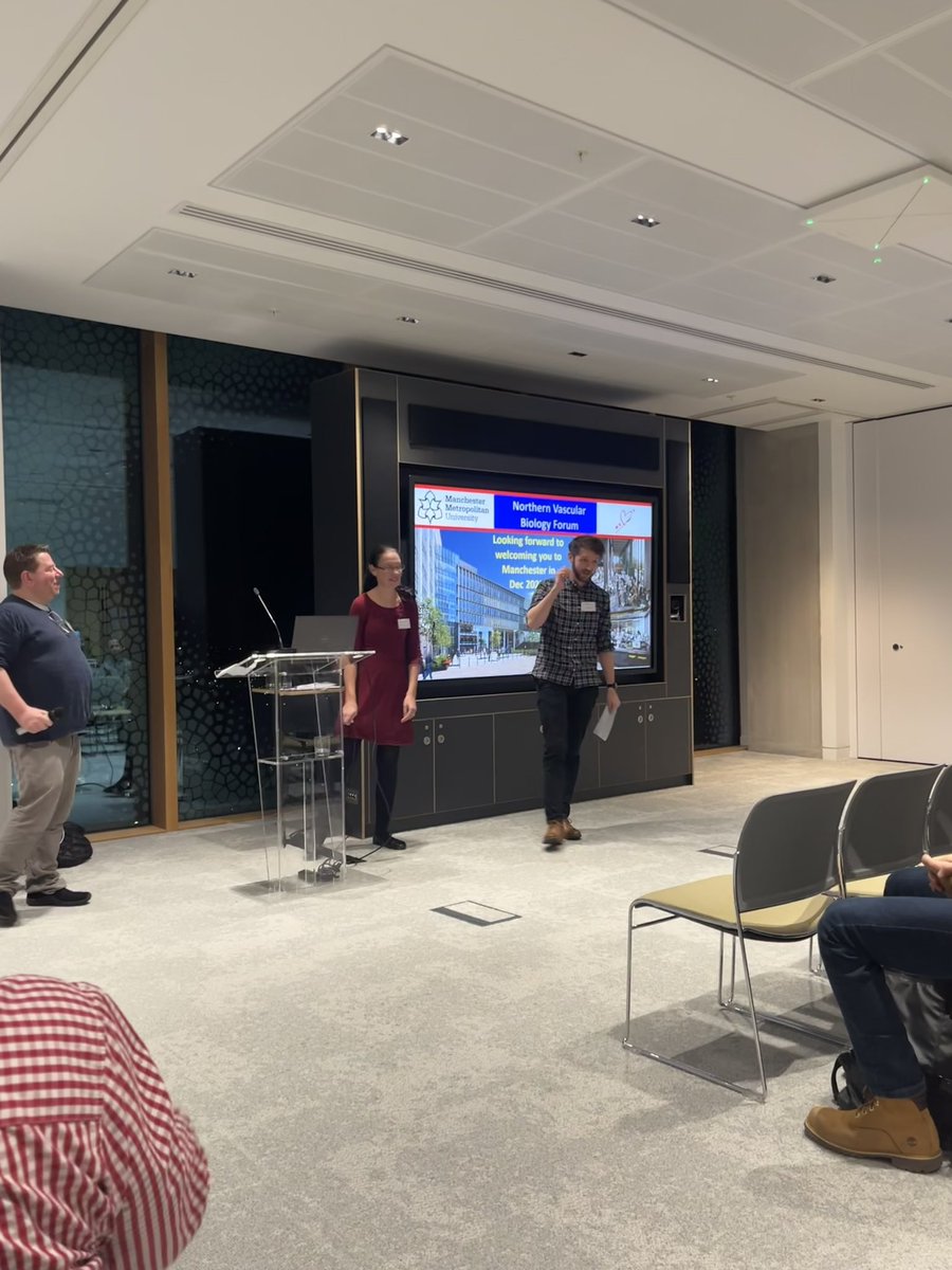 DrDanielKelly's tweet photo. @dodoscientist @BMRC_News @SHU_AWRC @sheffhallamuni @NVBF_News Great talks from @sheffhallamuni at the #NVBF in Liverpool. Well done speakers and extra congratulations to Dr Ridge for winning the best talk.
And good work from @BMRC_News PhD student Chloe for her excellent poster. Not a bad view from the 12th floor of the Spine either…. https://t.co/Jq5PHZTWGv