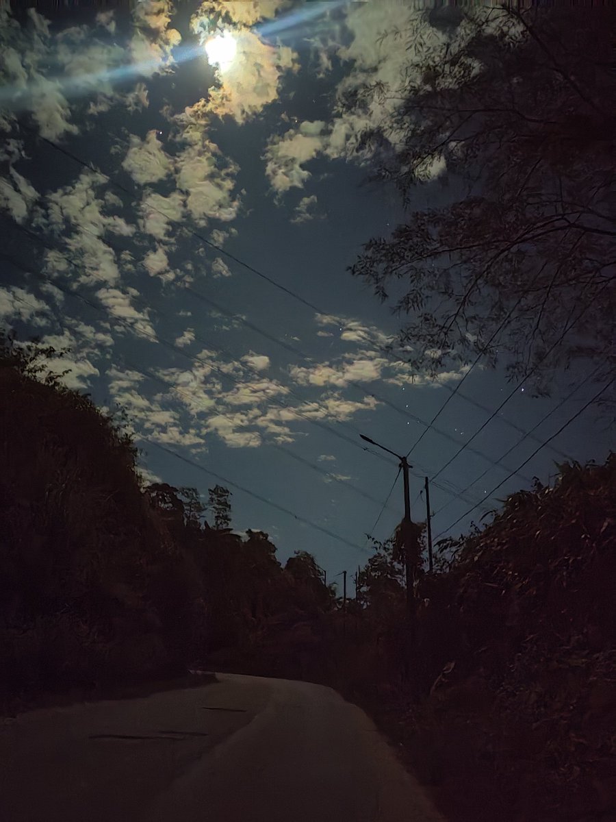 vaam29's tweet photo. #Fullmoon #night
#RGU #rajivgandhiuniversity #arunachaluniversity #moon #doimukh #naharlagun #itanagar #papumpare #arunachalpradesh  #ronohills  #realme7pro #photography #photooftheday @instagram https://t.co/QtPZYL0qtk