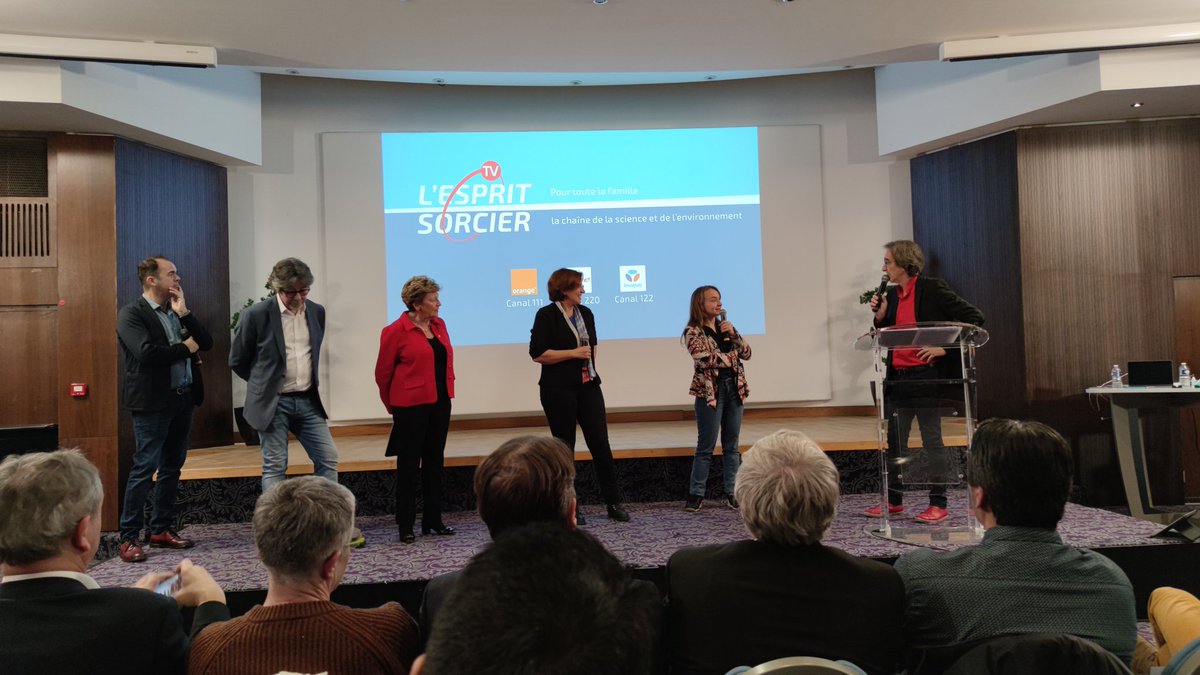 Renaud Pourpre 🦠🧬 (@lepourpre) on Twitter photo En direct du lancement de la chaîne <a href="/EspritSorcier/">L'Esprit Sorcier TV</a> TV accompagné de ces deux co-marraines <a href="/Prof_Moustache/">Professeur Moustache</a> & @valmasdel! En direct du lancement de la chaîne <a href="/EspritSorcier/">L'Esprit Sorcier TV</a> TV accompagné de ces deux co-marraines <a href="/Prof_Moustache/">Professeur Moustache</a> & @valmasdel!