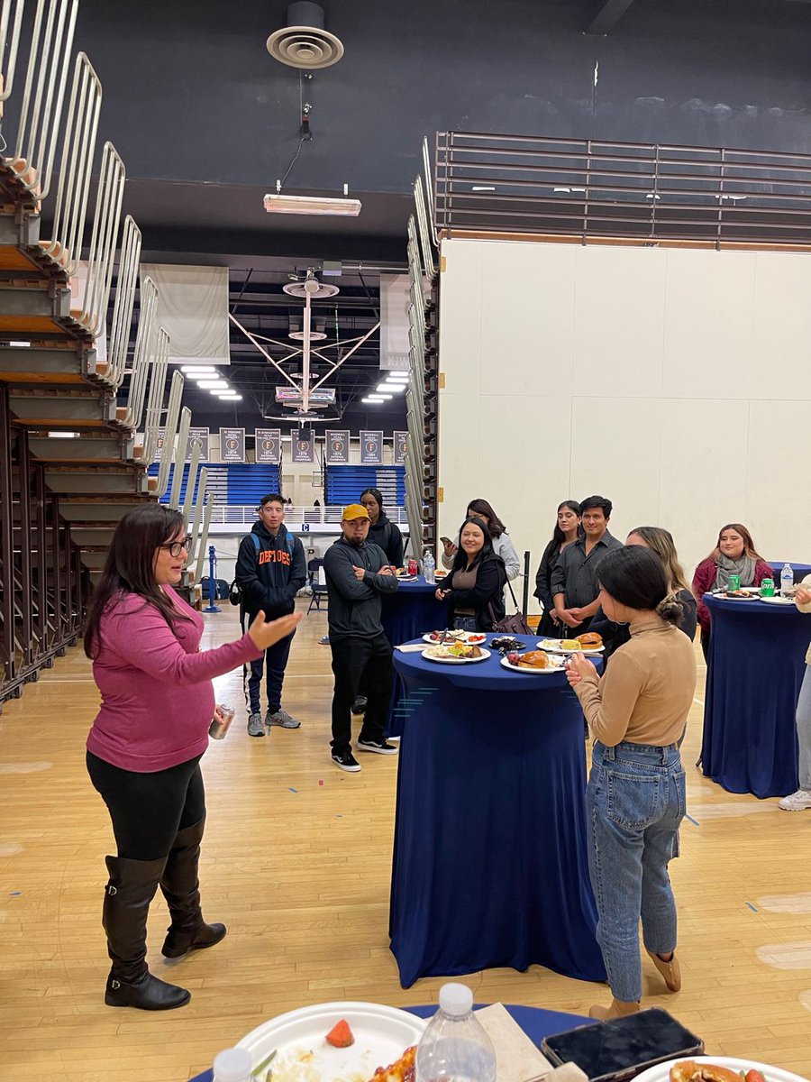 Diana_CoCo's tweet photo. Best part of serving on the @calstate #DCScholars Board is getting to meet the @csuf student-scholars! Beyond impressed with the experience they have already cultivated &amp; SO excited for their bright futures!
#CSU #CSUF #DCinterns #CalState #CSUinDC #CalStateFullerton https://t.co/SiQ0GiRxQD