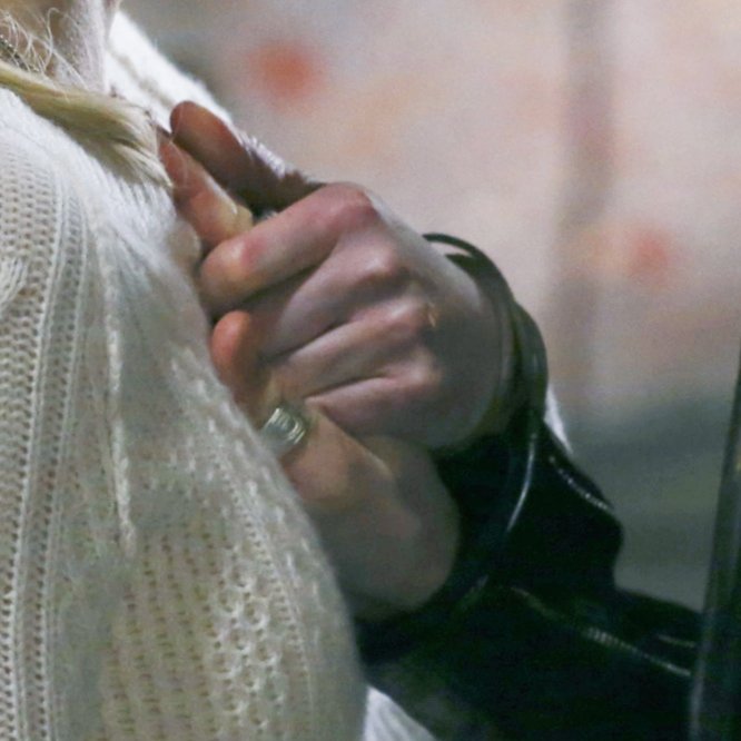 EnchantedSwans's tweet photo. ✨ CS Collection
CS 'hooking' hands | 4x22-23
🥺🖤
#captainswan #emmaswan #killianjones #jennifermorrison #colinodonoghue #onceuponatime #ouats4 #cscollection #csholdinghands #captainswanholdinghands https://t.co/P8YkVaTvdT