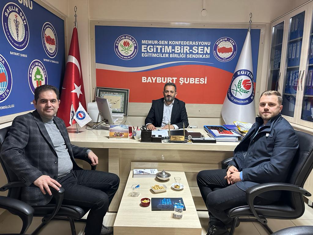 MÜSİAD Bayburt Başkanımız Emre Bayrak, Genç MÜSİAD Bayburt Başkanımız Bahadır Çiftçi ile birlikte Eğitim Bir-Sen Bayburt Şubesi Başkanı Kenan Turan’ı ziyaret ettik. Misafirperverliği için başkanımıza teşekkür ederiz.