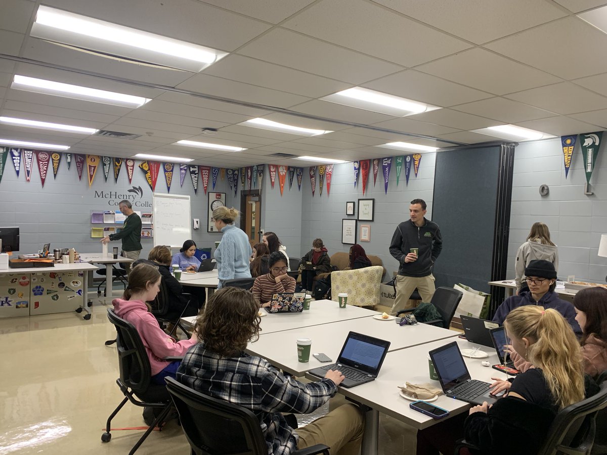 CLS_SS's tweet image. Today we celebrated our early grads with an early graduation breakfast. We are so proud of you! 🎉🥳 #OnceAGatorAlwaysAGator #clsengaged