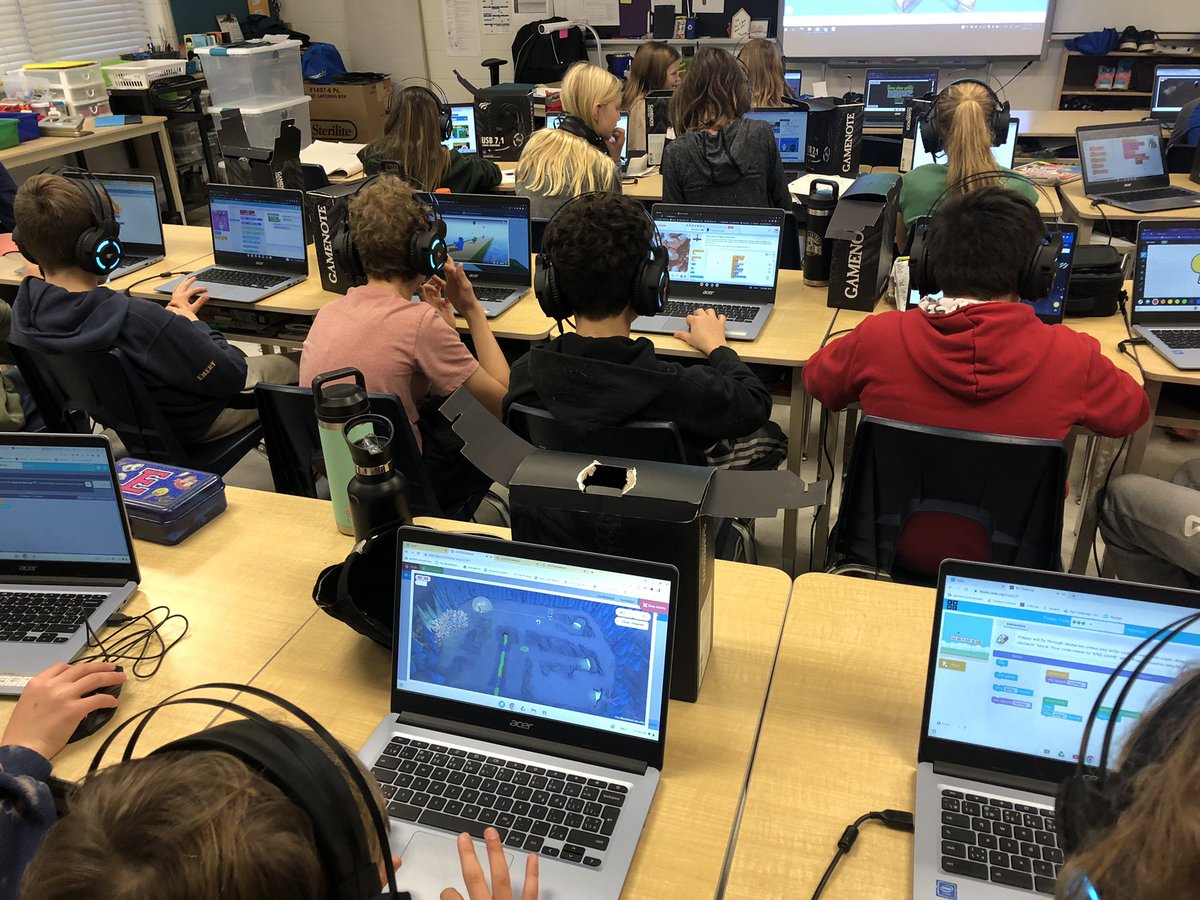 DebPerkins21's tweet photo. Grade 6’s @TVDSB @ParkviewPS_K joined the #HourOfCode movement this week across the world. #computerscience is fun! https://t.co/twB5cmrtCj