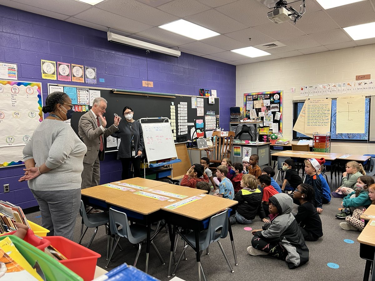 Students <a href="/hcpss_ees/">Elkridge ES</a> chatting with Dr. Martirano about their experience with coding! #hoc2022hcpss #CSforGood #HoCoSchools <a href="/codeorg/">Code.org</a>