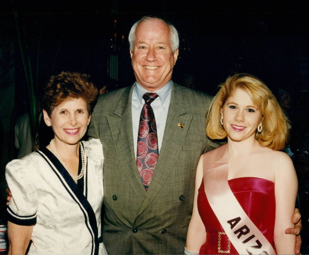 alysongannon's tweet photo. Rep Jim Kolbe passed away Saturday. He was our district's congressman for over 22 years and I had the privilege to work with him.
He was one of the first openly gay Republican congressmen. a staunch proponent of NAFTA, and even tried to retire the penny from our monetary system! https://t.co/Eyykexuiu2
