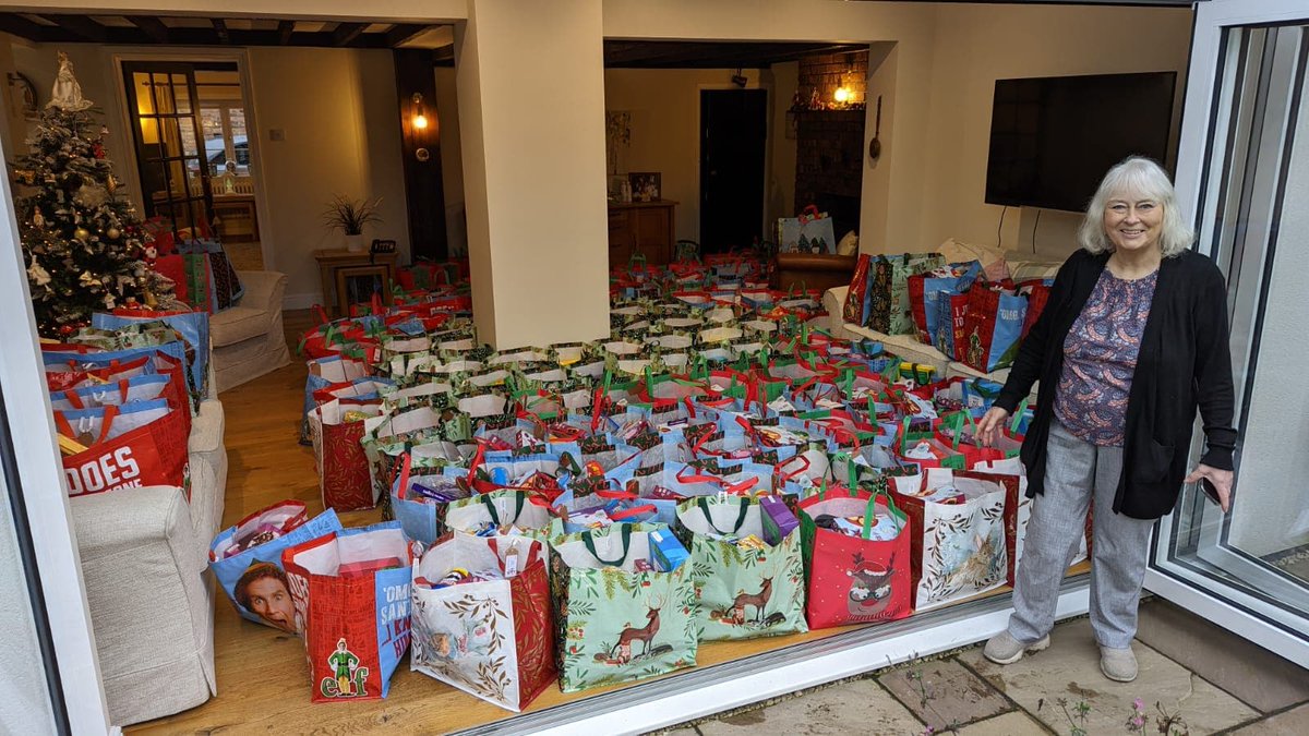 This is what makes a #ChildFriendlyWarwickshire🧡 

Yet again, Norma has created festive Christmas hampers for young people who have recently left care. Thank you so much to Norma and everyone who has helped over the years!

<a href="/evelyns_gift/">Evelyn's Gift</a> <a href="/MorriLeamComm/">Morrisons Leamington Spa Community</a> 

ow.ly/eHsx50LXp8X