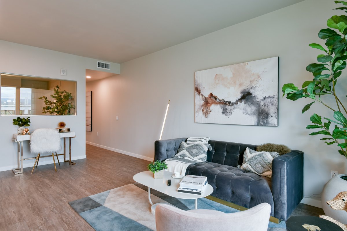 ModeraSPS's tweet photo. GET COZY AND RELAX AT HOME💕😊
Get cozy at home when you enjoy Modera San Pedro Square's elegant open concept floor plans. check out our website https://t.co/rw4lgqZBDc

#cozyhome #modernlayout #lovelyhomedesigns #millcreekres #citylife https://t.co/fKfWYum2qR