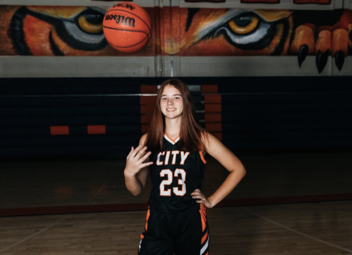 🏀 Congratulations to Fayetteville Lady Tiger Senior Autum Nunemaker on her triple-double last night in a win against Forrest. She had 18 points, 13 rebounds, and 11 blocks!!! 
<a href="/joe_spears7/">Joe Spears🏈🏀</a> <a href="/Kreager/">𝑇𝑜𝑚 𝐾𝑟𝑒𝑎𝑔𝑒𝑟</a>