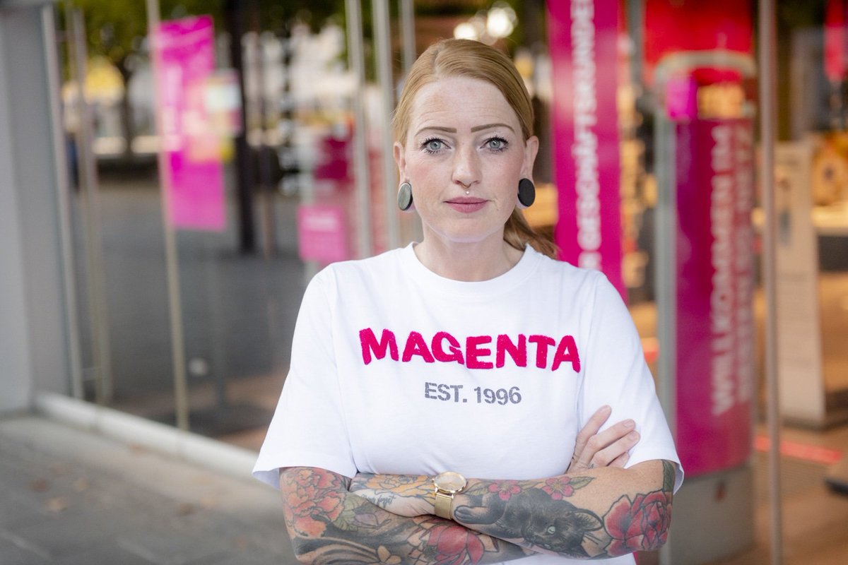 Sei du Selbst! Sei eine erstklassige Ausgabe deiner Selbst, statt eine zweitklassige von jemand anderem!
#Magenta #Dresden #tattoo #Me #women #selflove
