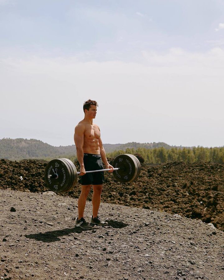 FjZOSmbXwCMuXaa?format=jpg&name=900x900