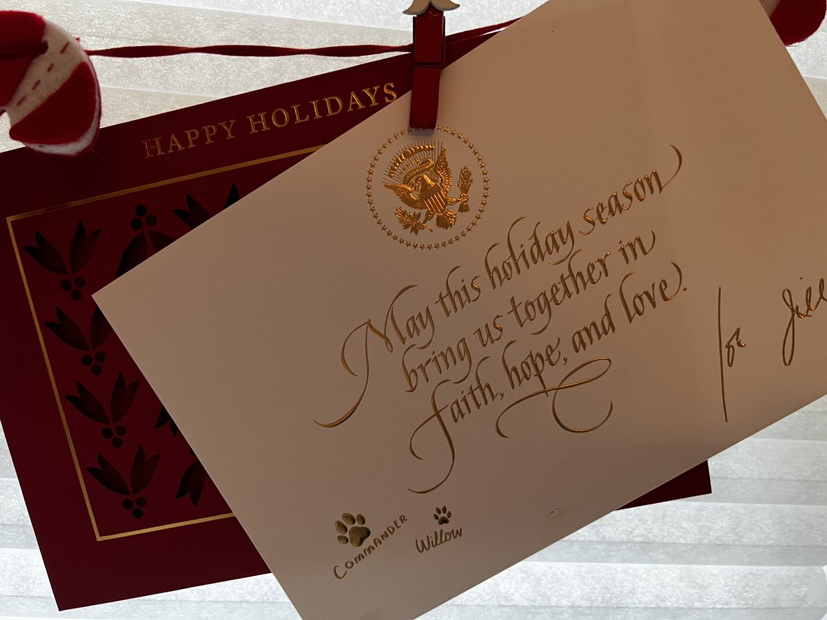 DemDigitalCo's tweet image. #DemocracyCoalition volunteers, look what came in the mail today! Thank you for all your messaging! And thank you @POTUS &amp;amp; @FLOTUS for the beautiful card!