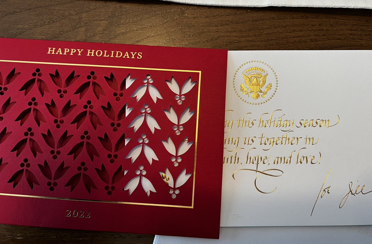 DemDigitalCo's tweet image. #DemocracyCoalition volunteers, look what came in the mail today! Thank you for all your messaging! And thank you @POTUS &amp;amp; @FLOTUS for the beautiful card!