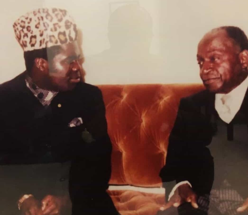 Enjeuxafricains's tweet photo. Il y a 29 ans disparaissait le président Félix #Houphouët #Boigny, le bâtisseur de la #Côtedivoire et artisan du miracle #ivoirien. On le voit ici avec l'homme politique #congolais, le sénateur Édouard #Mokolo wa #Pombo, qui fut aussi ambassadeur de l'ex-#Zaïre, à #Abidjan. https://t.co/62DMP0vkj5