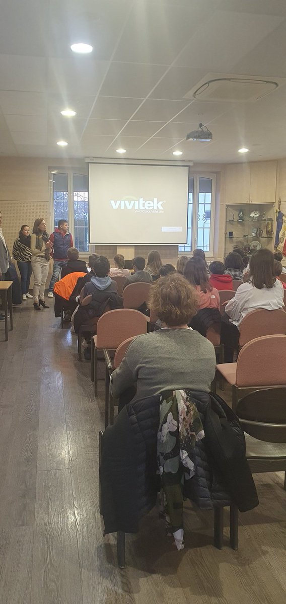 ClgMermoz40600's tweet photo. @ClgMermoz40600 Lundi 05 decembre 2022 : Formation des délégués du collège 
✅️Parcours citoyen 
✅️Engagement 
✅️Partenariat Point Relais Jeunesse
➡️Merci à Mme Le Maire et son équipe pour son accueil https://t.co/Y8EYHH3fEH