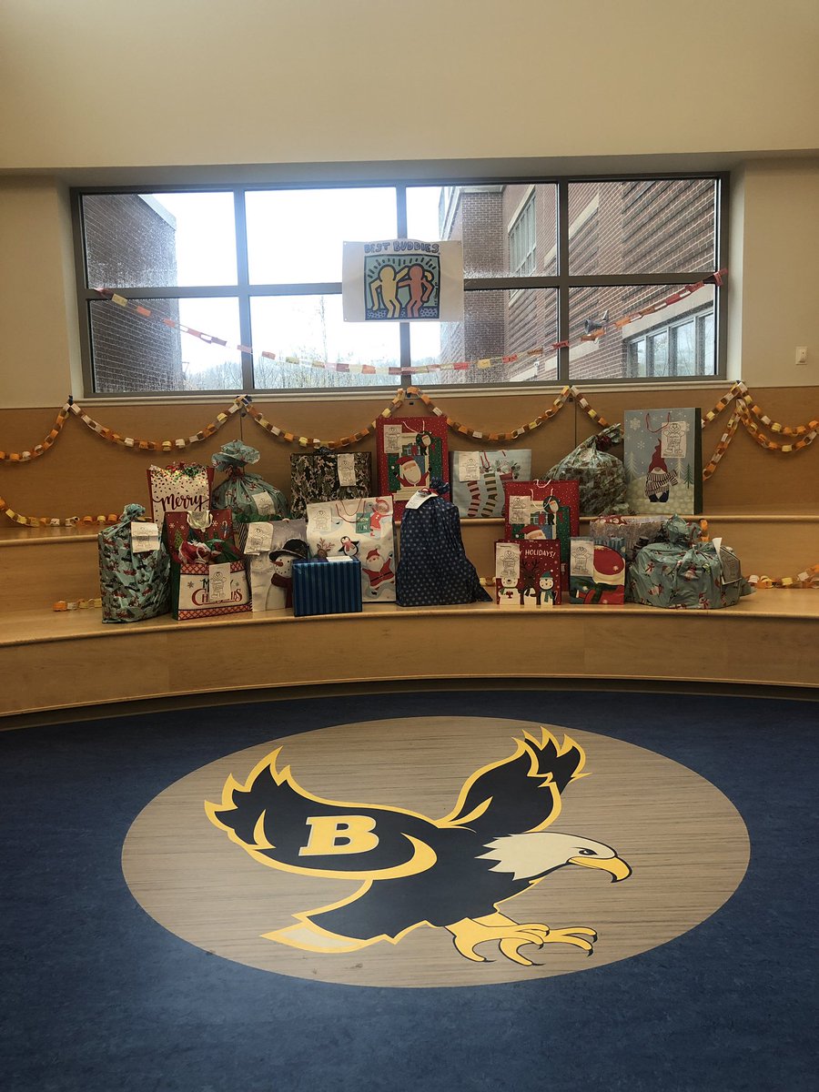 MrBrianRI's tweet photo. Thanks to the generosity of the BMS community spreading holiday magic, many students will have the happiest of holidays come true! #GingerbreadExpress @NEARhodeIsland #BMSShines @bms_ri @bps_ri @RIDeptEd @GovDanMcKee @barrington_nea https://t.co/FsIJdeTu1h