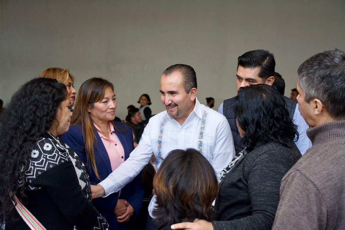 FraCom2022's tweet photo. Gracias #Zapoacaxtla por recibir con los brazos abiertos a #FraternidadYCompromiso 🟠🤝🏼 y a #VictorOrtiz . Las propuestas abordadas en la reunión sin duda serán tomadas en cuenta para crear un #SNTEunido 👩🏻‍🏫👨🏻‍🏫 https://t.co/gN203k67AE