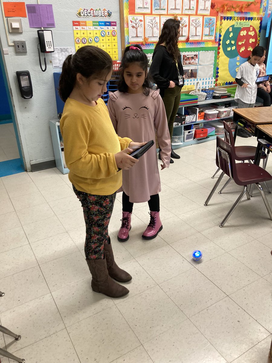 jennhorton16's tweet photo. Polk Street 3rd graders explored the question, “Which function is easier, drive or draw?” using Sphero! Students worked together to construct a question, then performed one task using both functions to help them discover their answer. @polk_street @OFFICIALFSUFSD https://t.co/1u0CRKPm1c