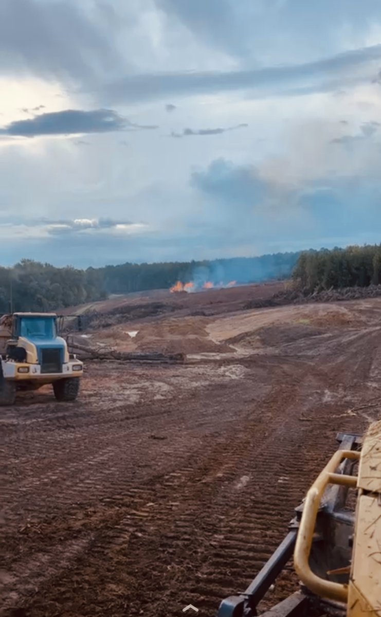 djloggingnc's tweet image. Burning on the job site a few weeks ago 
#logging #clearing #djloggingnc