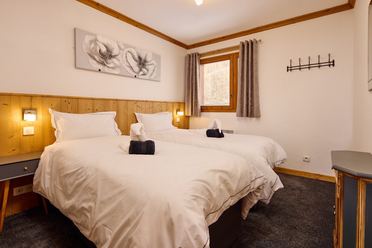 Chalet Isabelle is ready for the first week of the season next week. Cosy and warm, it is the perfect place to return to after a day on the slopes. Find out more here: skiolympic.com/chalet-isabelle