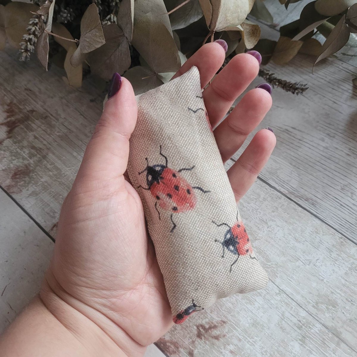 NEW ladybird hand warmers natural reusable warmers for keeping hands warm ladybug etsy.me/3Faj3RN via @Etsy #MHHSBD #UKMakers #smallbusiness #CraftBizParty #etsyshop #womaninbizhour #shopindie