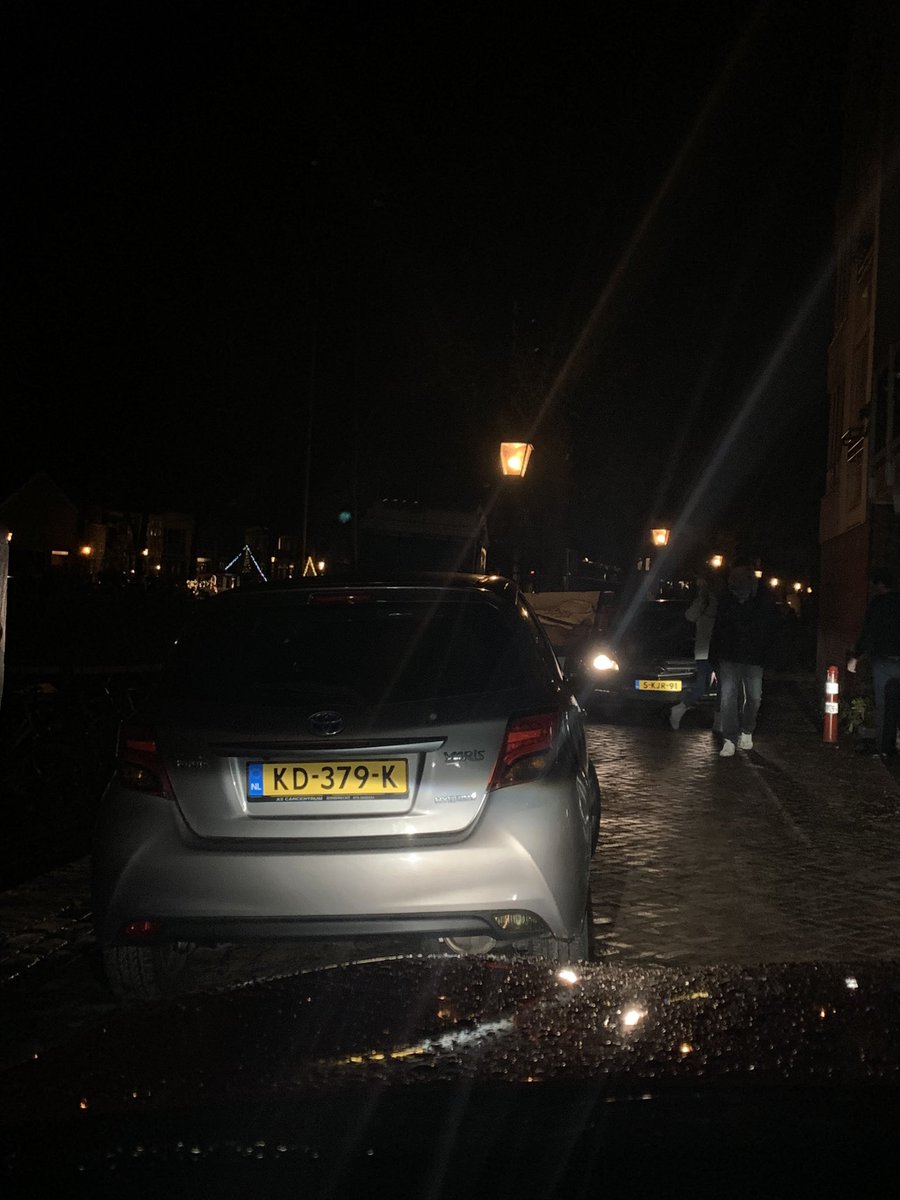 rejager's tweet photo. @POL_Dordrecht dagelijks wordt de Taankade tegenwoordig geblokkeerd, nu ook weer… Kan hier iets aan gedaan worden? Hulpdiensten kunnen er niet langs. En ik kan niet naar mijn afspraak. https://t.co/mHoPafbWfW