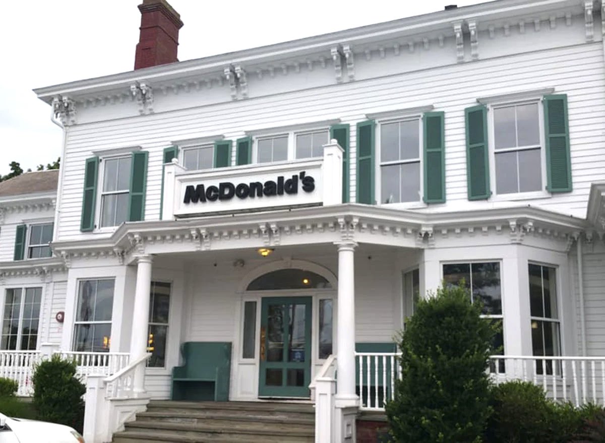 CharlesCuttino's tweet photo. The most beautiful McDonald’s in America .It is in New Hyde Park, New York. https://t.co/VD5PwanOlN
