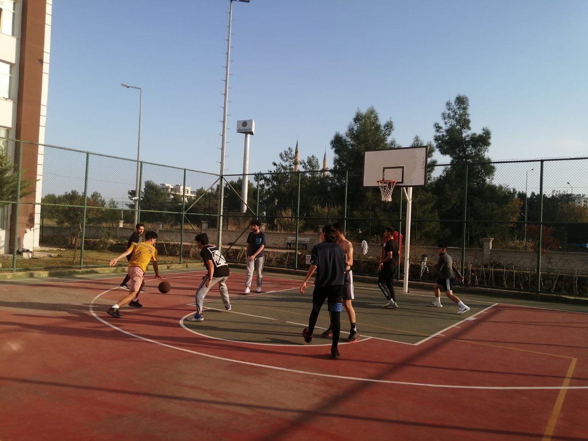 AntalyaKYGM's tweet photo. Yurtlar Arası Basketbol Turnuvası hazırlıkları tüm hızıyla devam ediyor.

📍Şehzade Korkut Öğrenci Yurdu https://t.co/PmOr2QqoDx