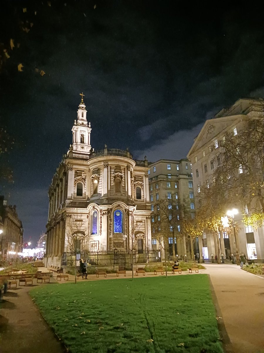 The beautiful new pedestrianised Strand Campus <a href="/KingsCollegeLon/">King's College London</a>