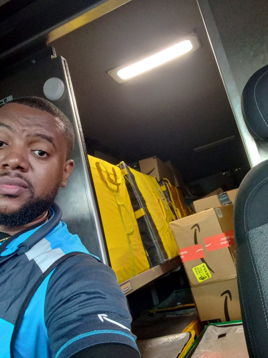 JayBeSlayN's tweet image. Can I be your delivery driver?#SoYallJustOrderingPackage #yallKnowYallWrong #GoToTheStore #YourPackageIsComing