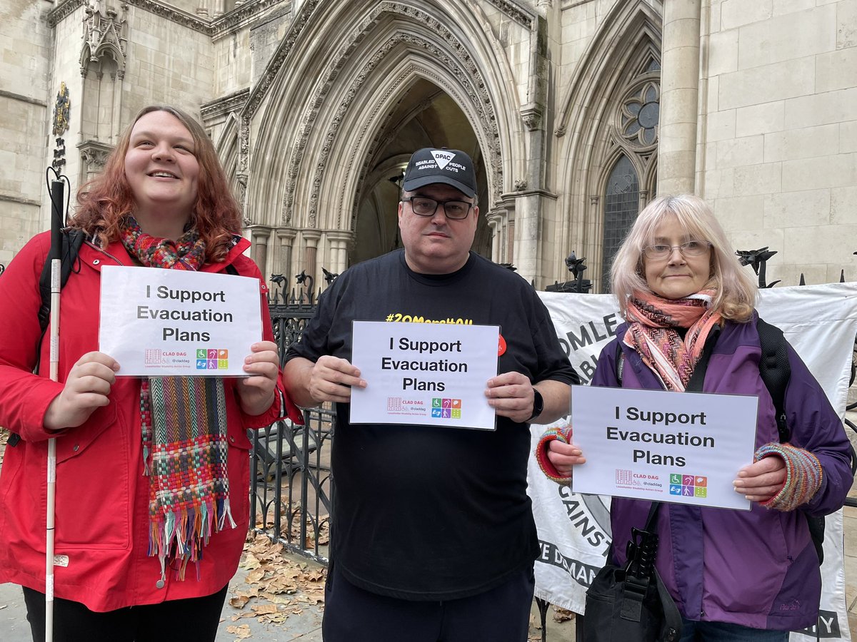 paulapeters2's tweet photo. #LetEveryoneEscape 

It was awesome to meet Georgie from @claddag today and show solidarity to the Judicial Review against the government for Personal Emergency Evacuation Plans (PEEPs ) solidarity https://t.co/AsFIQoX1kH