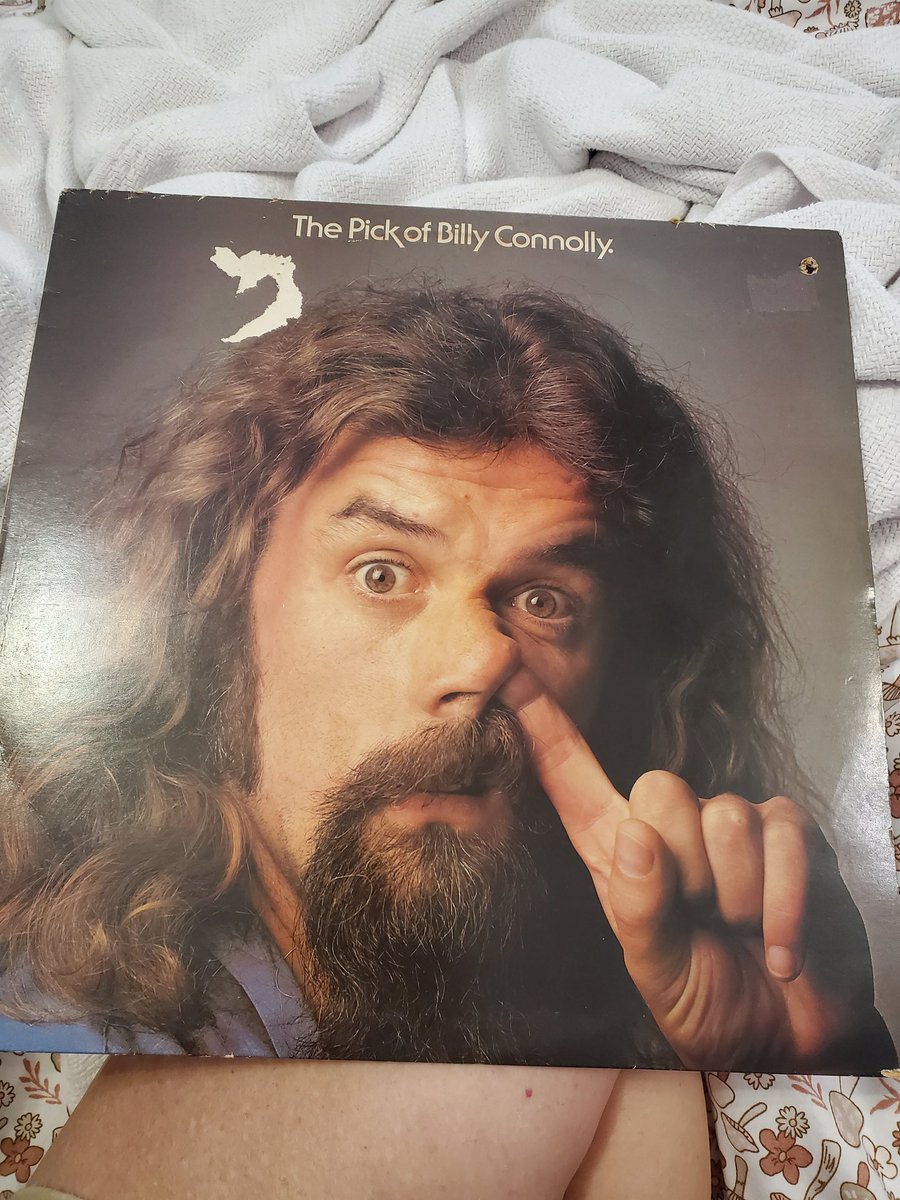 MrsBoukhari's tweet photo. My Goodwill find 💗💗💗 #billyconnolly #sirwilliamconnolly #comedian #vinyl #record #GoodWillHunt #vintage https://t.co/VTkNbf5OKw