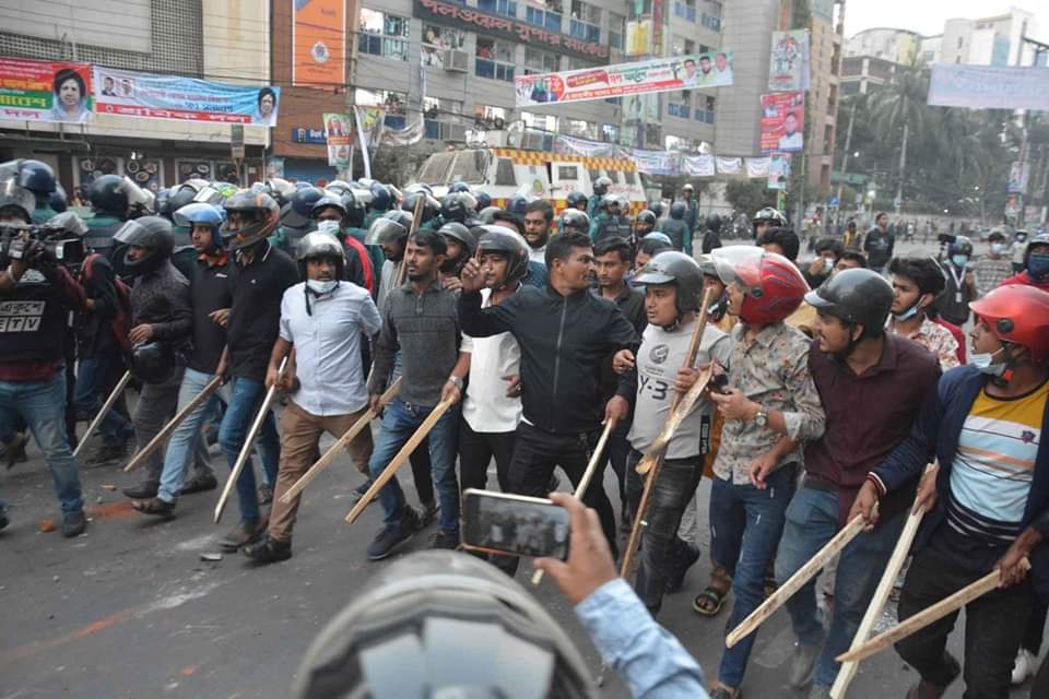 AlauddinJSSD's tweet photo. 🇧🇩 There is a terrible crack down on the leaders and activists of the opposition political party BNP in Bangladesh. Request to the international community to come to our rescue. Please save us.

#EuropeanUnion 
#UnitedNations @euronews @AJEnglish @amnesty https://t.co/keZQlp3gcT