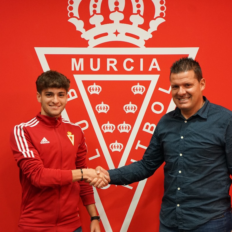 realmurciacfsad's tweet photo. IMPERIAL | Totti regresa a la disciplina grana y refuerza el centro del campo del filial.

⭐️ @GrupoUlvi 

#CanteraGrana