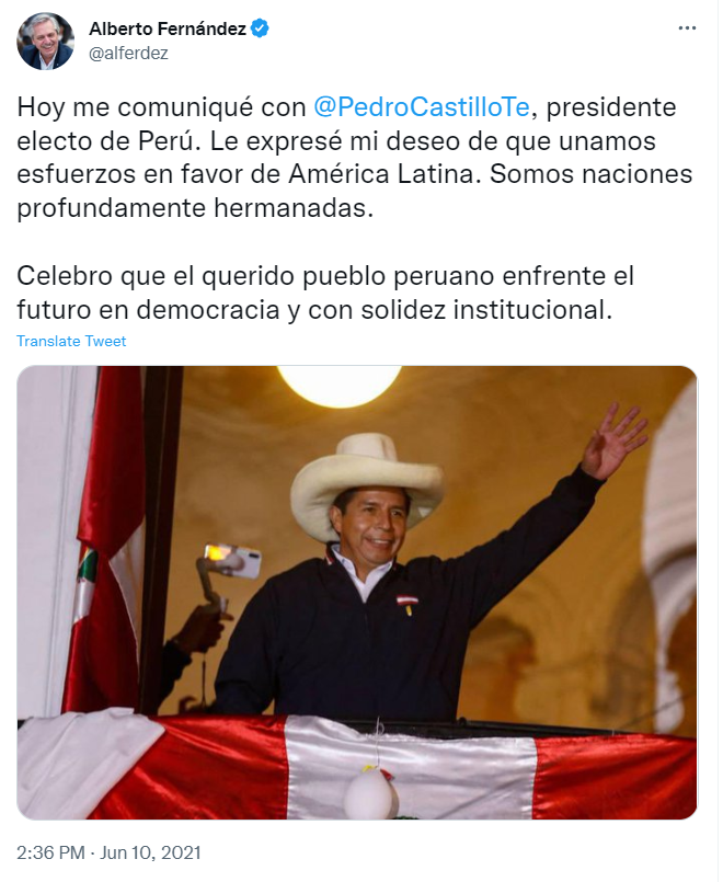 🇵🇪🇦🇷 | Mensaje que envejeció mal: El presidente argentino Alberto Fernández celebró el triunfo electoral de Pedro Castillo en 2021 diciendo que a Perú le esperaba "un futuro en democracia y con solidez institucional". Este miércoles, Castillo dio un golpe de Estado.